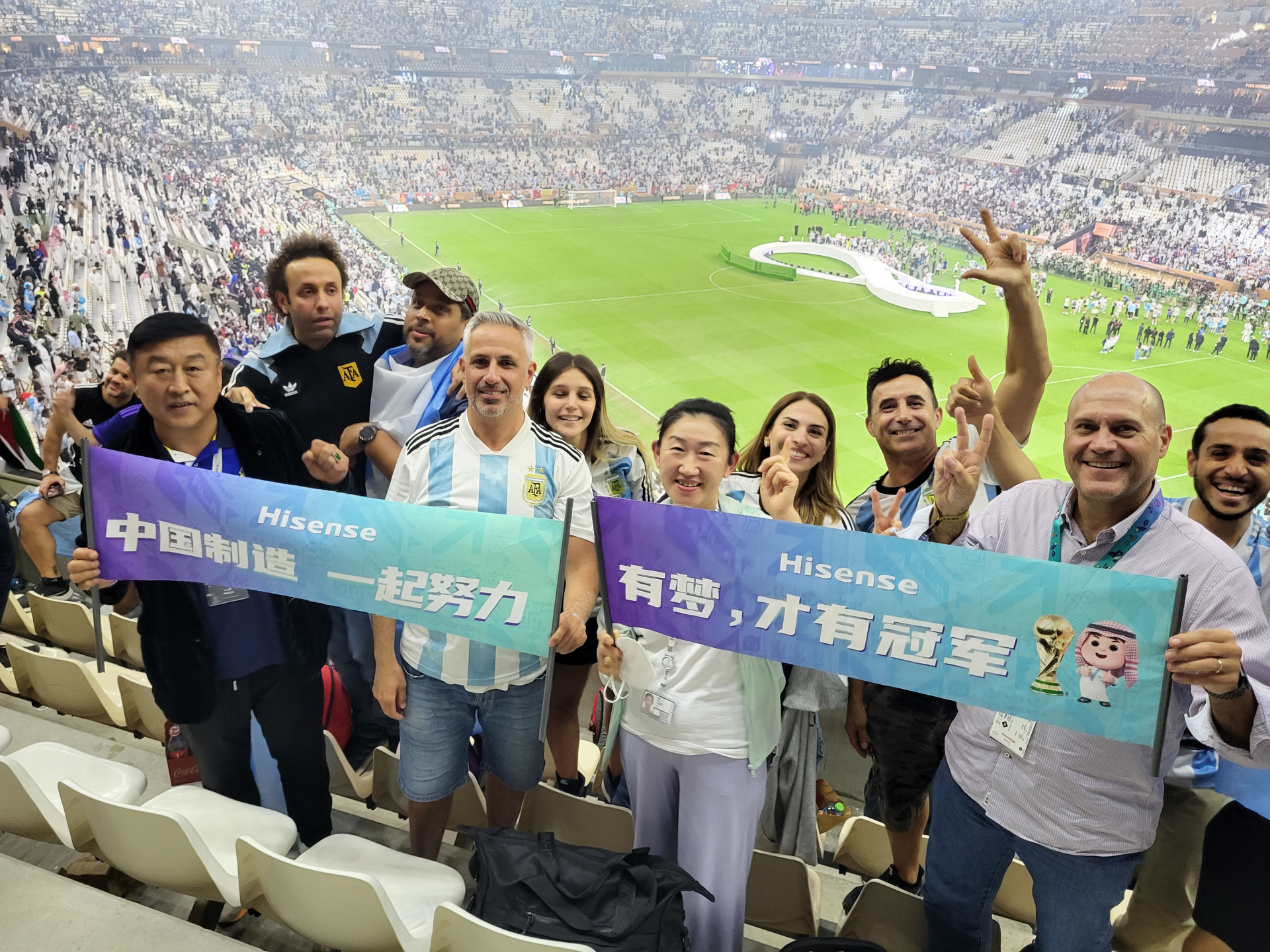 爱游戏官网-场面火爆！世界杯观众席沸腾不已的简单介绍