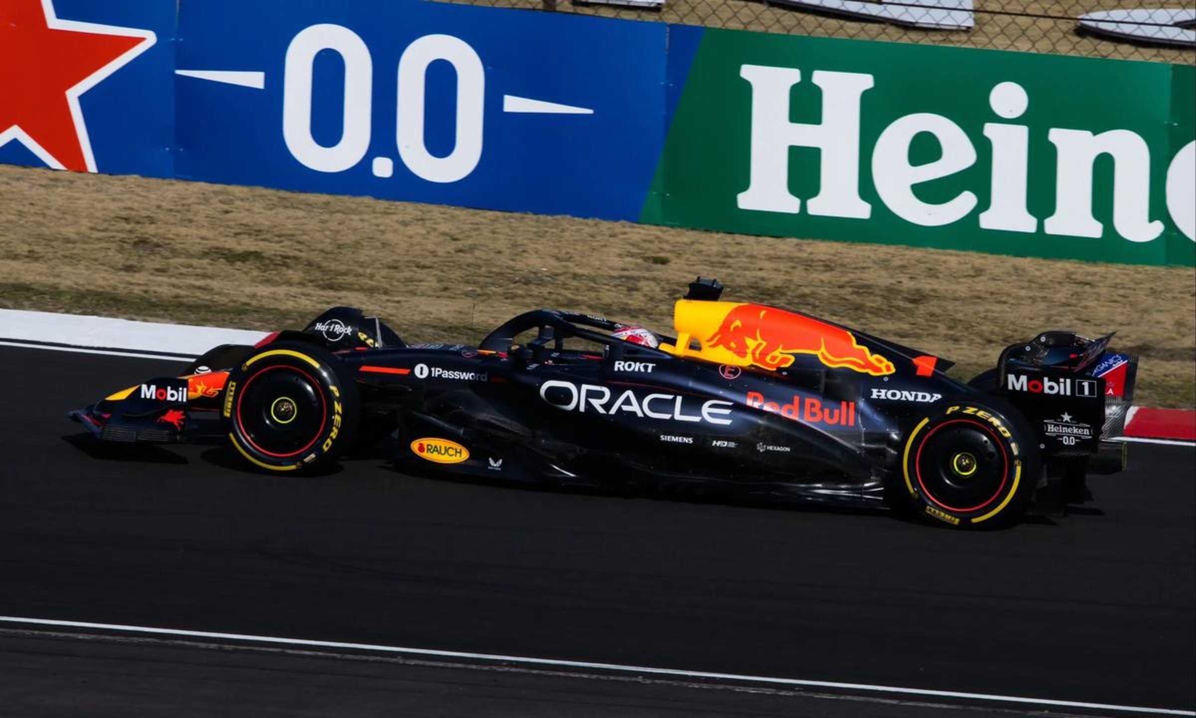 红牛车队险胜迈凯伦，汉密尔顿扛起全队的简单介绍