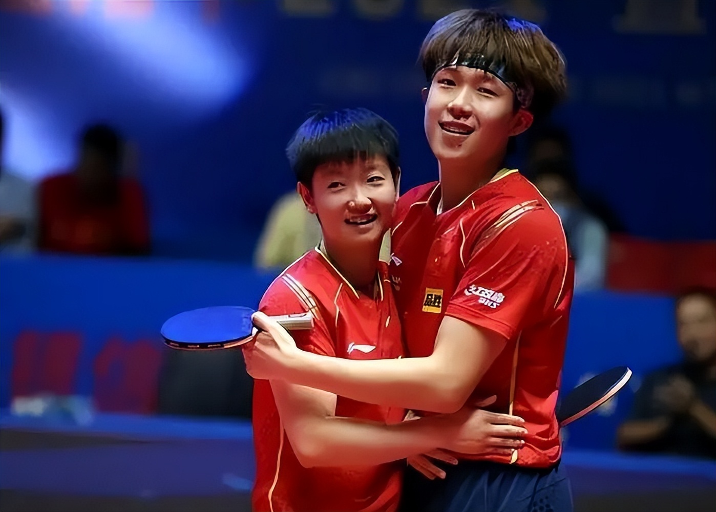 英格兰队鏖战波兰队，马龙统治全场