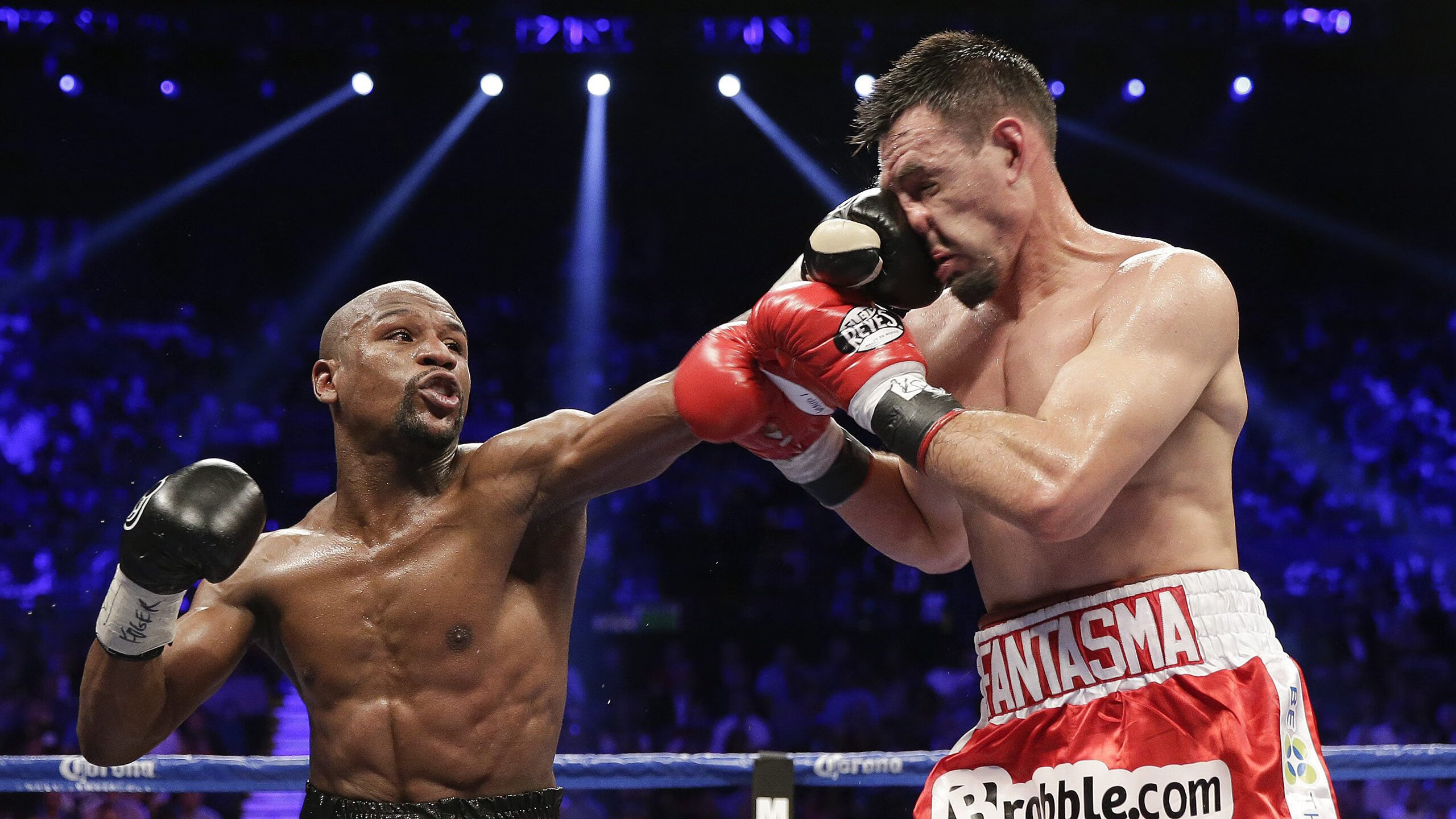 爱游戏大厅-2026世界杯焦点战，喀麦隆强势晋级，伊朗宿命对决，一场横跨三大洲的足球对话