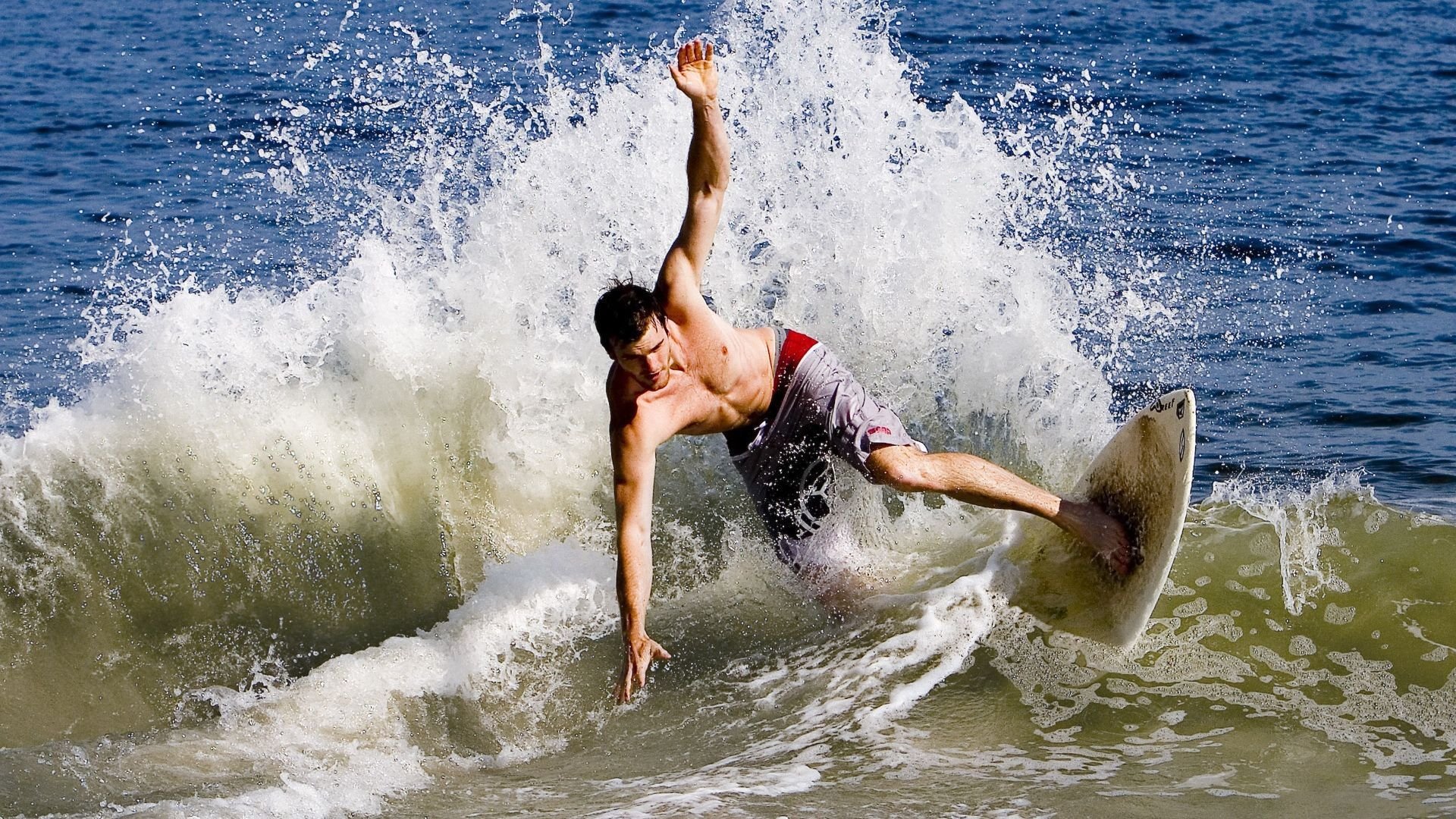 王者归位！锡安狂暴42分炸裂赛场，开拓者决胜局绞杀热火