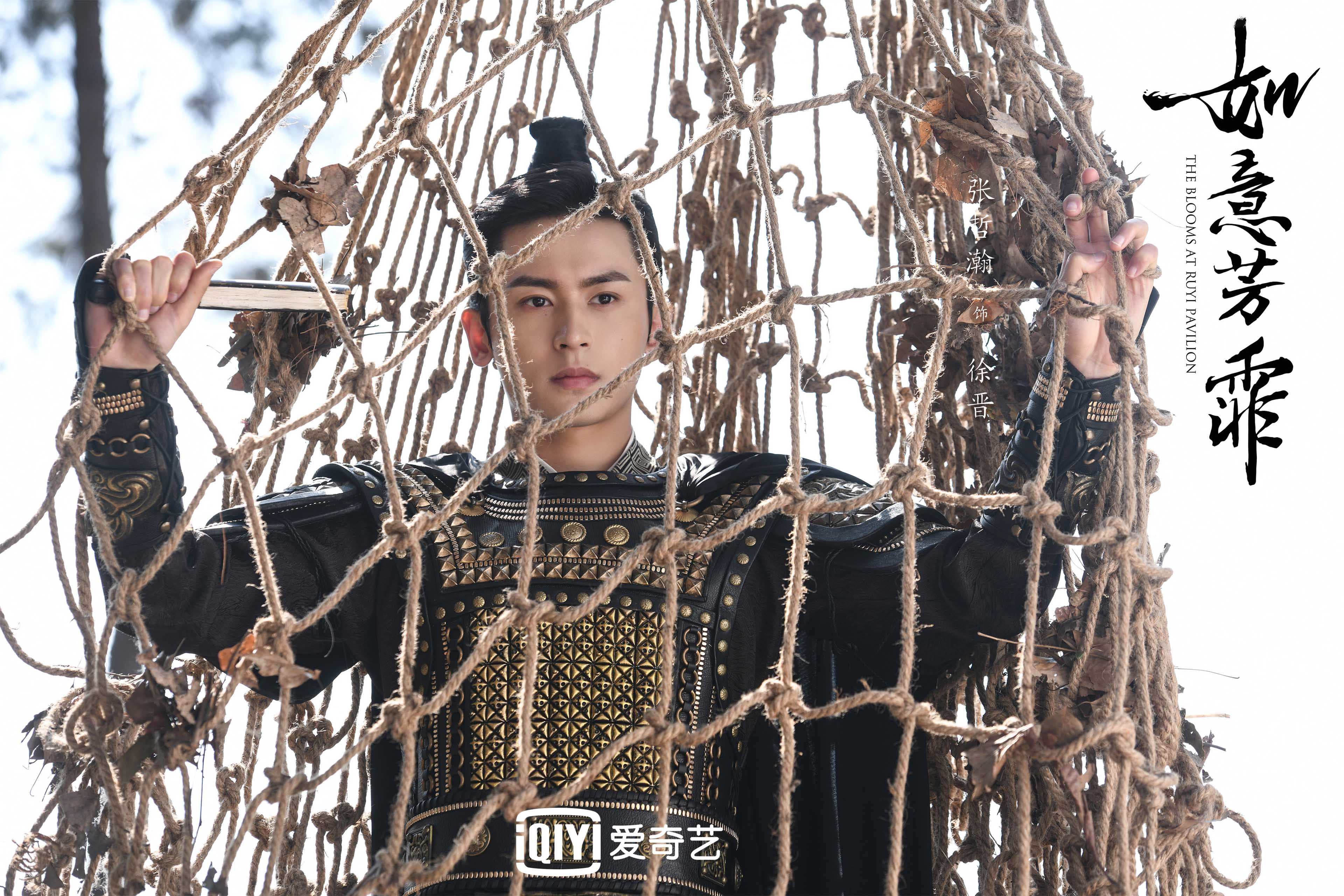 爱游戏tv-双重焦点，F1新赛季揭幕战之夜，意外之星梅西照亮巴林赛道