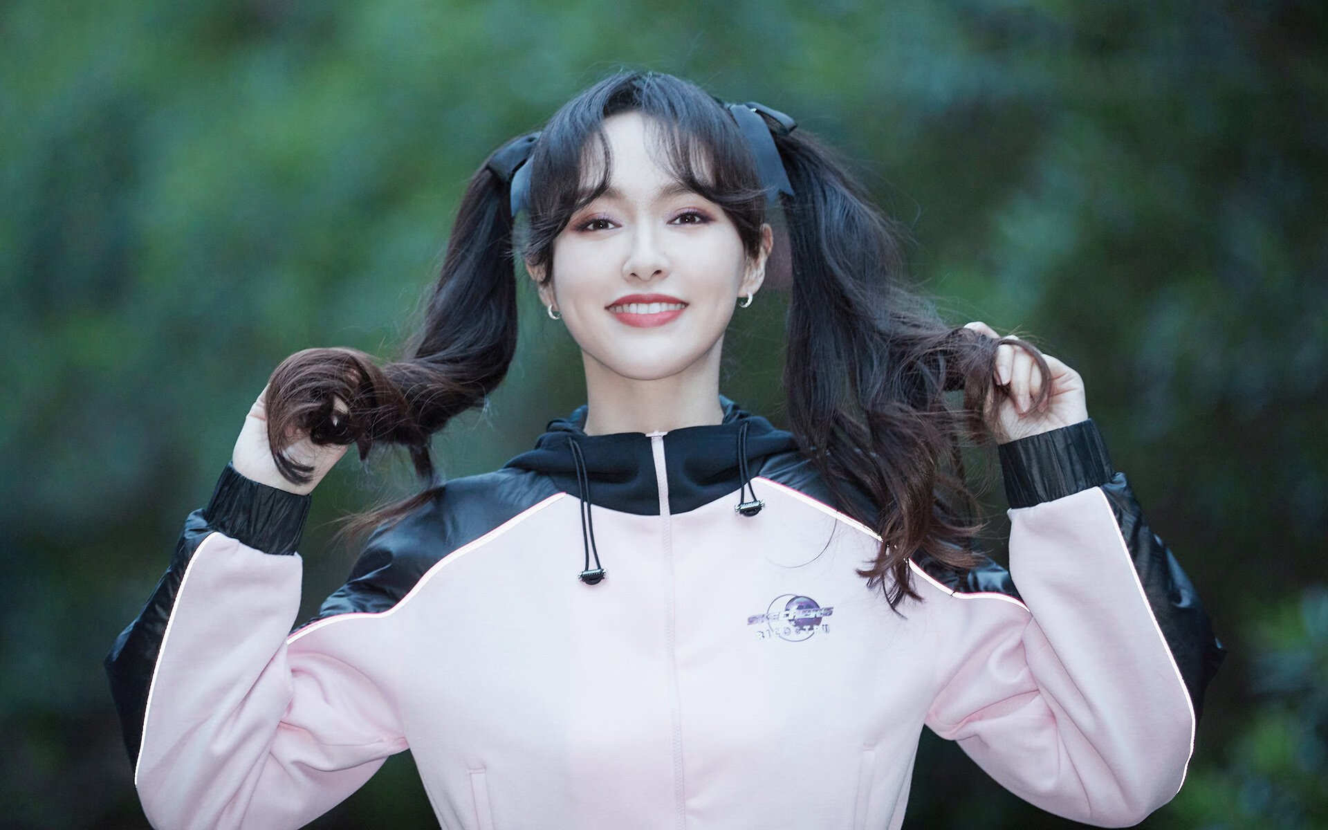 卡梅隆雄狮震碎东欧铁骑,吉鲁独造三球,世界杯B组上演唯一神迹